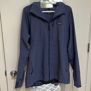 Patagonia rain jacket like new!
